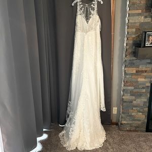 Wedding dress only tried on once